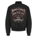 Detailansicht des Bound by Loyalty Born Free Designs auf schwarzer Herren-Bomberjacke