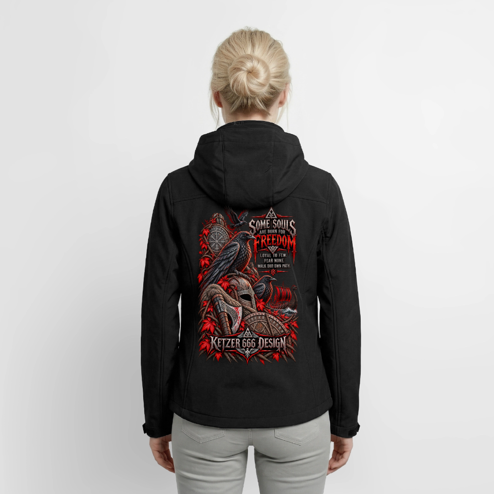 Schwarze Damen-Biker-Softshelljacke am Model, Rückenansicht mit Raben- und Wikingermotiv „Born for Freedom – Loyal to Few“.