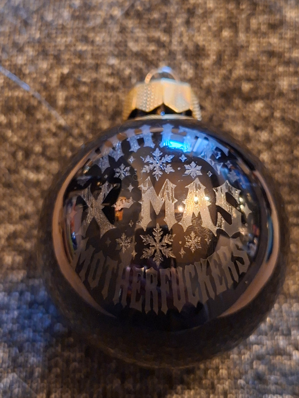 Weihnachtskugel White X-Mas Motherfuckers – lasergravierter Christbaumschmuck aus Glas 6 cm