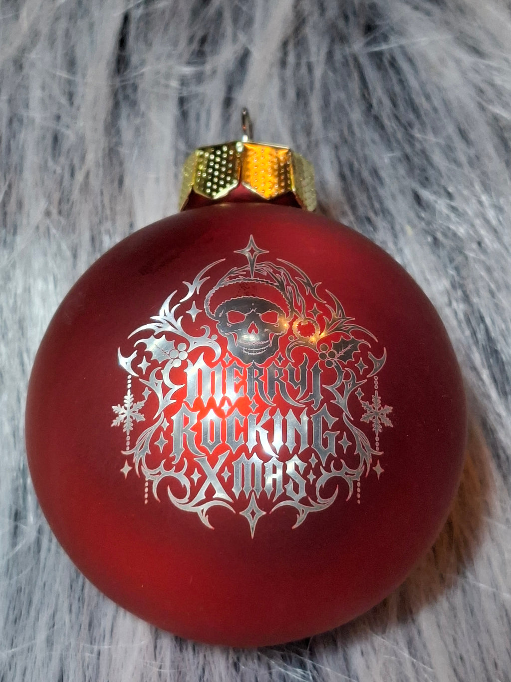Weihnachtskugel Merry Rocking X-Mas – Totenkopf Weihnachtsmann, lasergraviert, Glas 6 cm