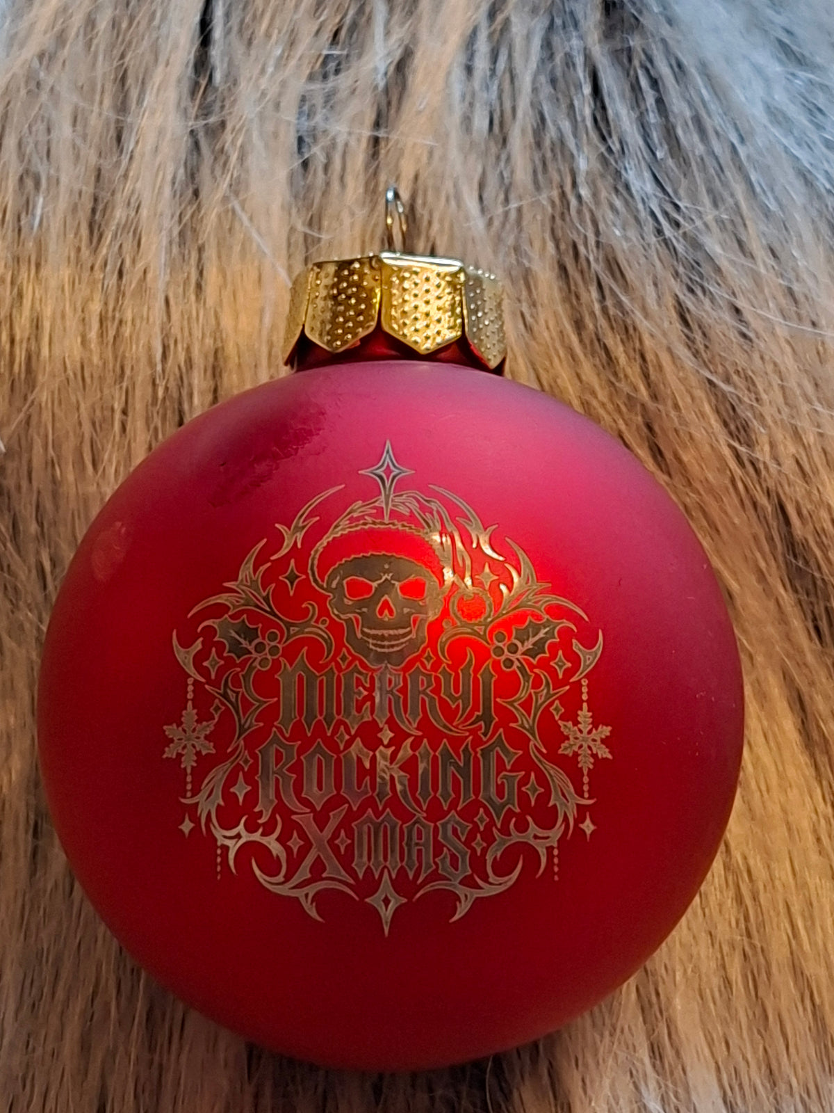 Weihnachtskugel Merry Rocking X-Mas – Totenkopf Weihnachtsmann, lasergraviert, Glas 6 cm