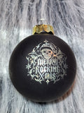 Weihnachtskugel Merry Rocking X-Mas – Totenkopf Weihnachtsmann, lasergraviert, Glas 6 cm