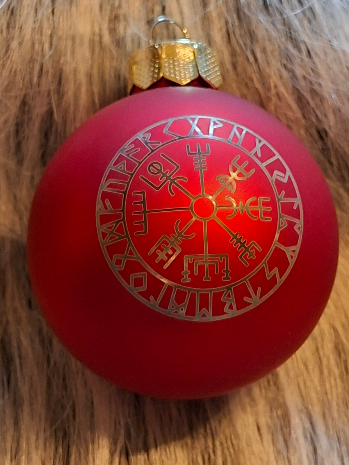 Weihnachtskugel Vegvisir – lasergraviert, Wikinger Christbaumschmuck aus Glas 6 cm
