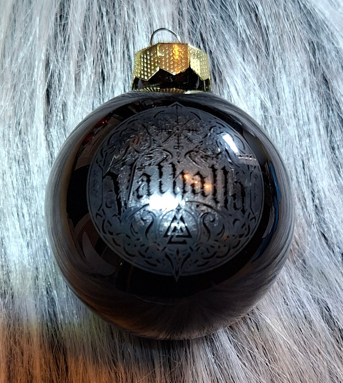 Weihnachtskugel Valhalla – lasergraviert, Wikinger Christbaumschmuck aus Glas 6 cm