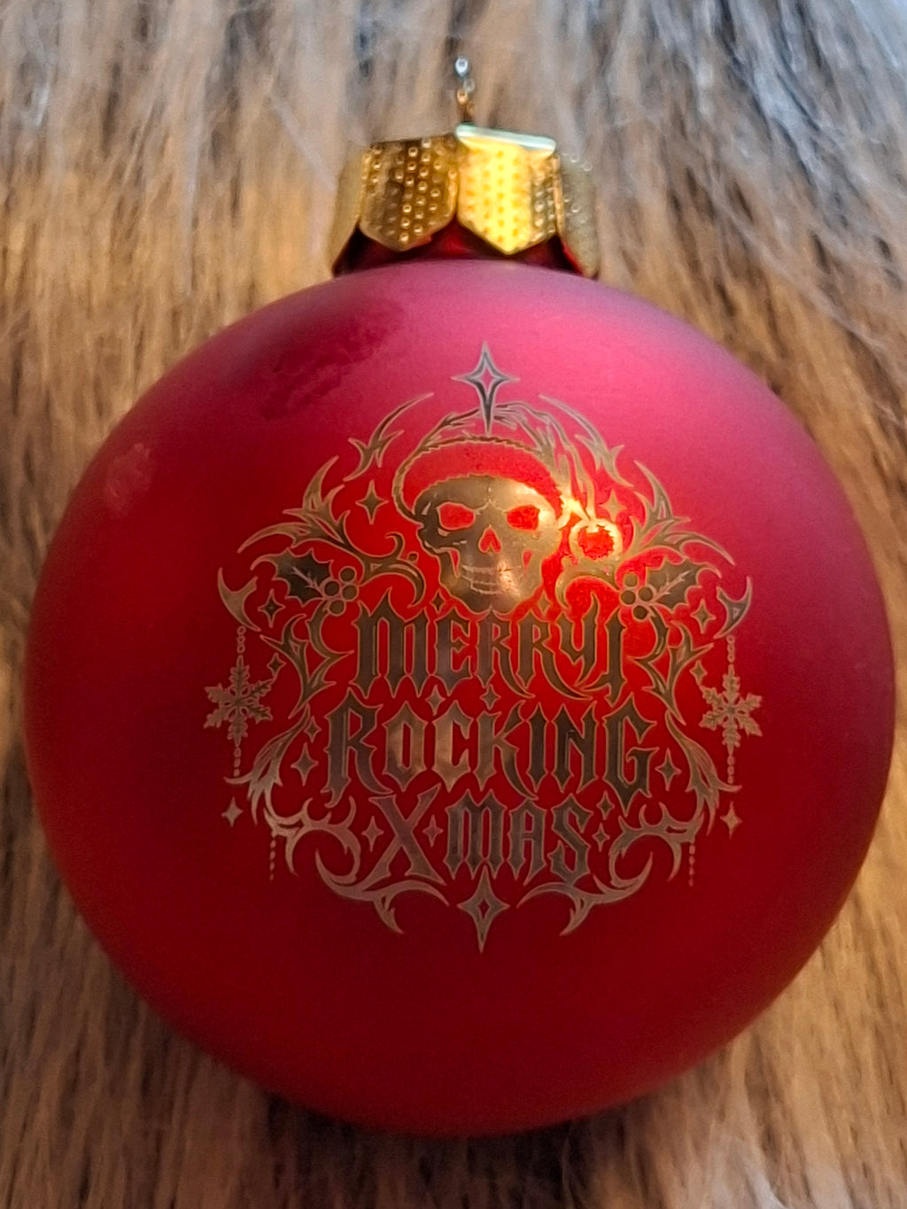 Weihnachtskugel Merry Rocking X-Mas – Totenkopf Weihnachtsmann, lasergraviert, Glas 6 cm