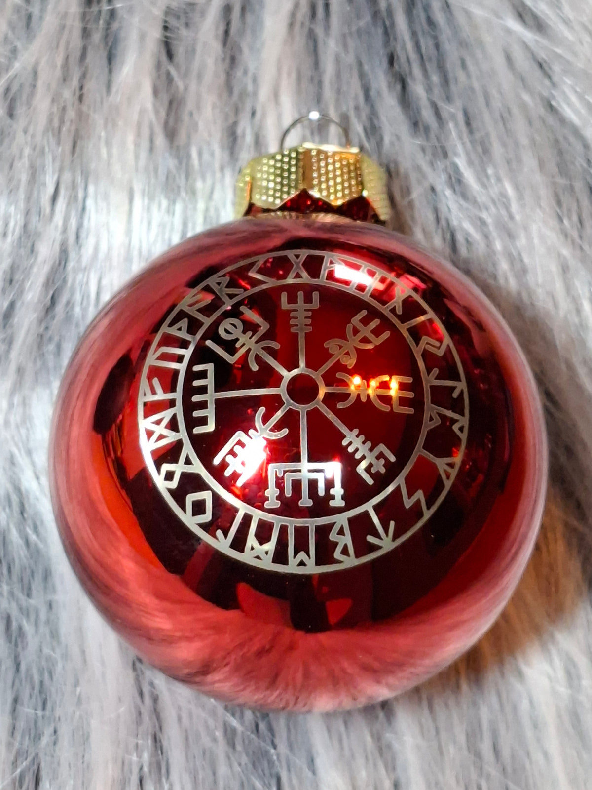 Weihnachtskugel Vegvisir – lasergraviert, Wikinger Christbaumschmuck aus Glas 6 cm